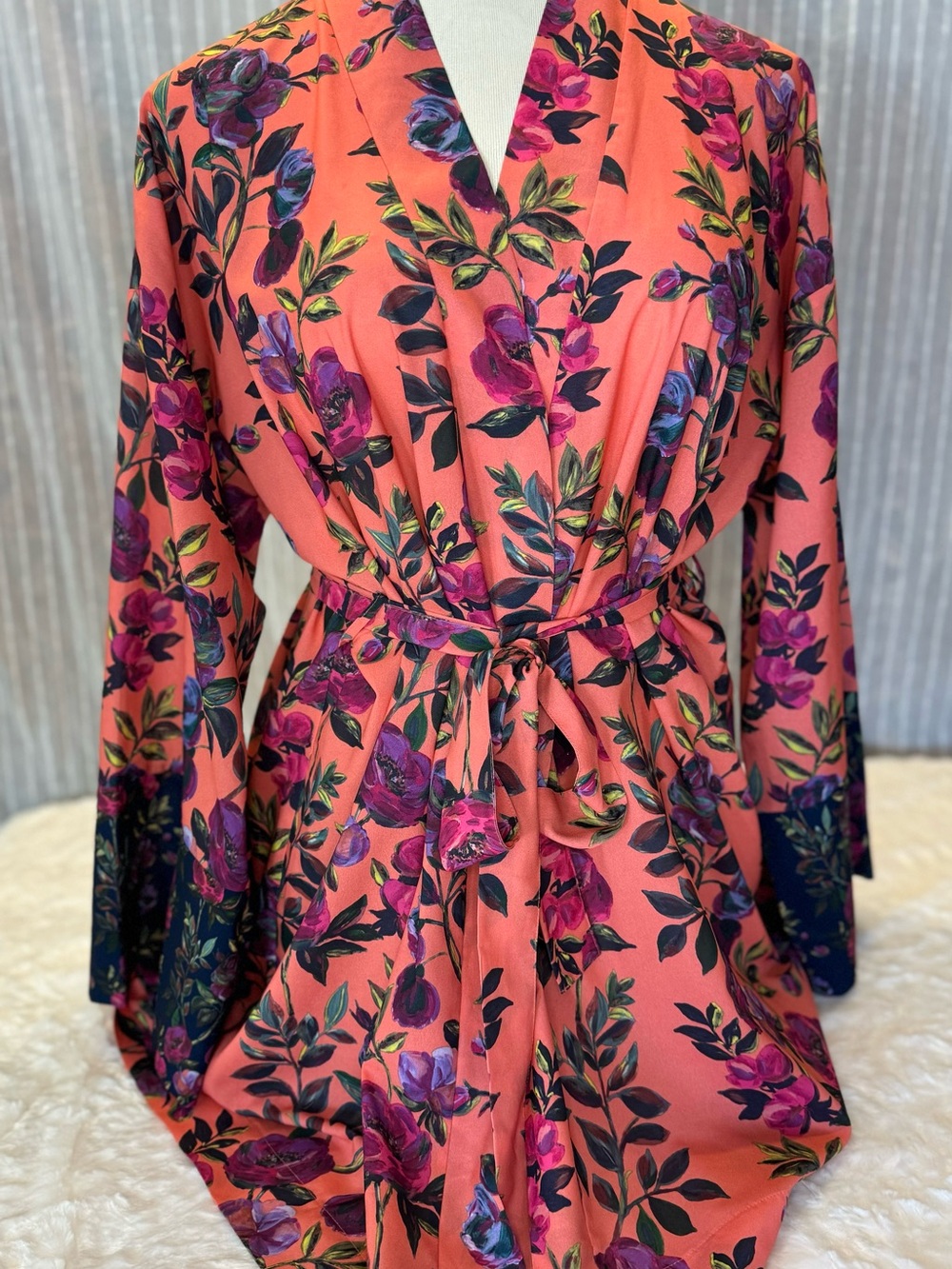 Cacique Coral Robe With Bell Sleeves in Size 14/16 D16 - Picture 6 of 12